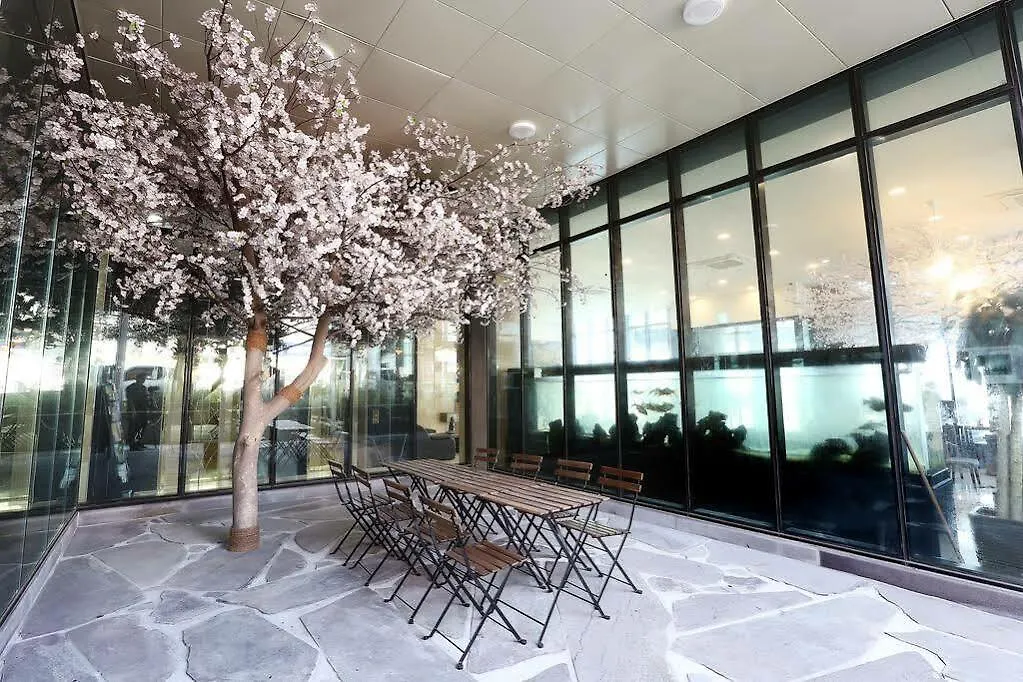 Sims Hotel Jeju
