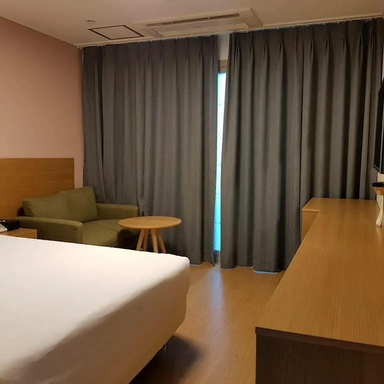 Sims Hotel Jeju 3*,  South Korea